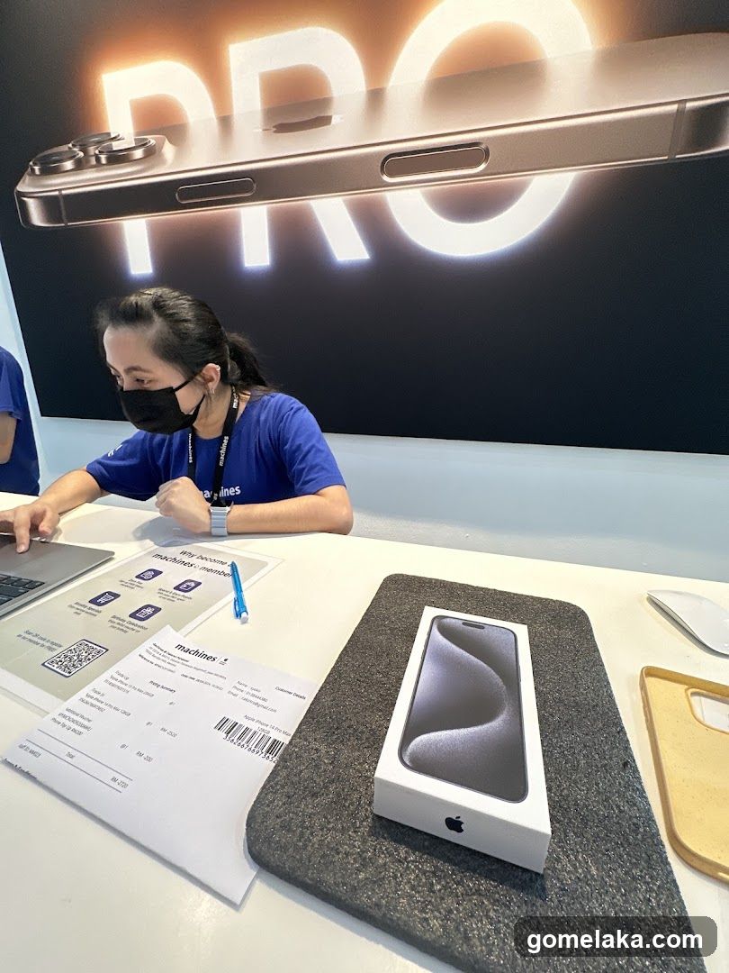 Apple Store Interior