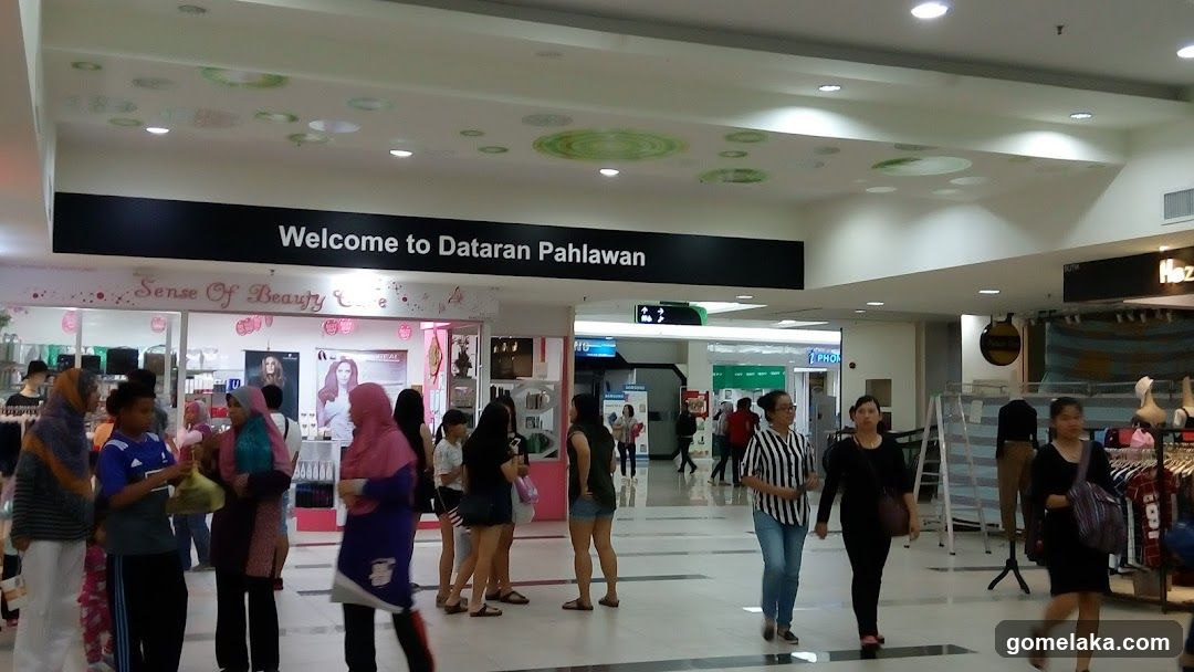 Dataran Pahlawan Interior