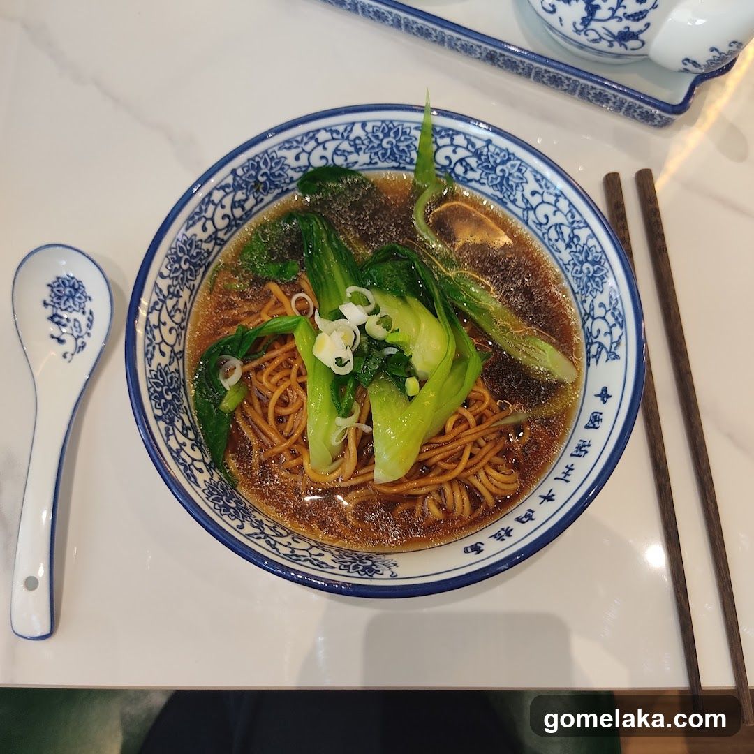 Noodle Bowl with Vegetables and Sauce