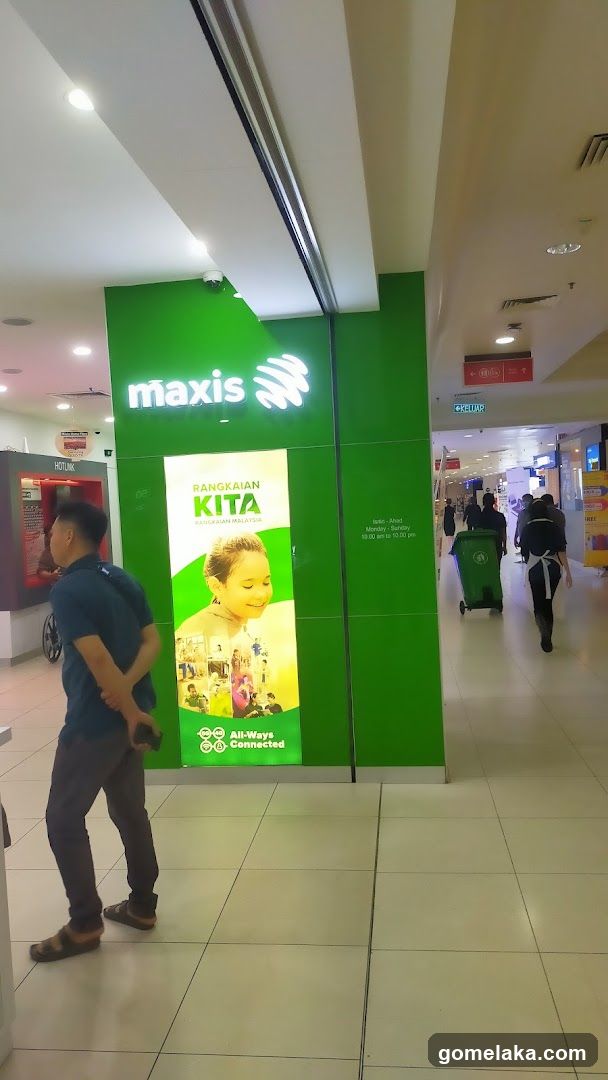 Maxis Storefront in Mall