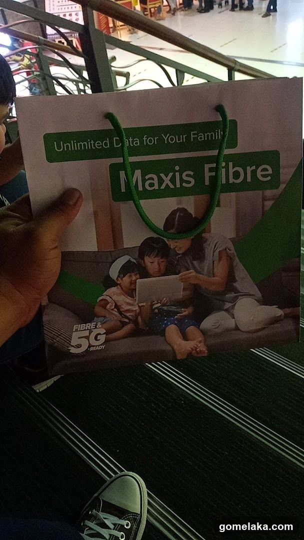 Maxis Fibre promotional bag