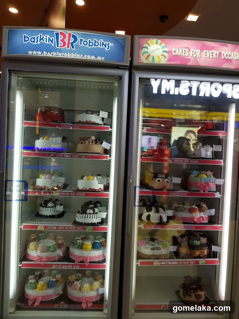 Baskin Robbins Cake Display