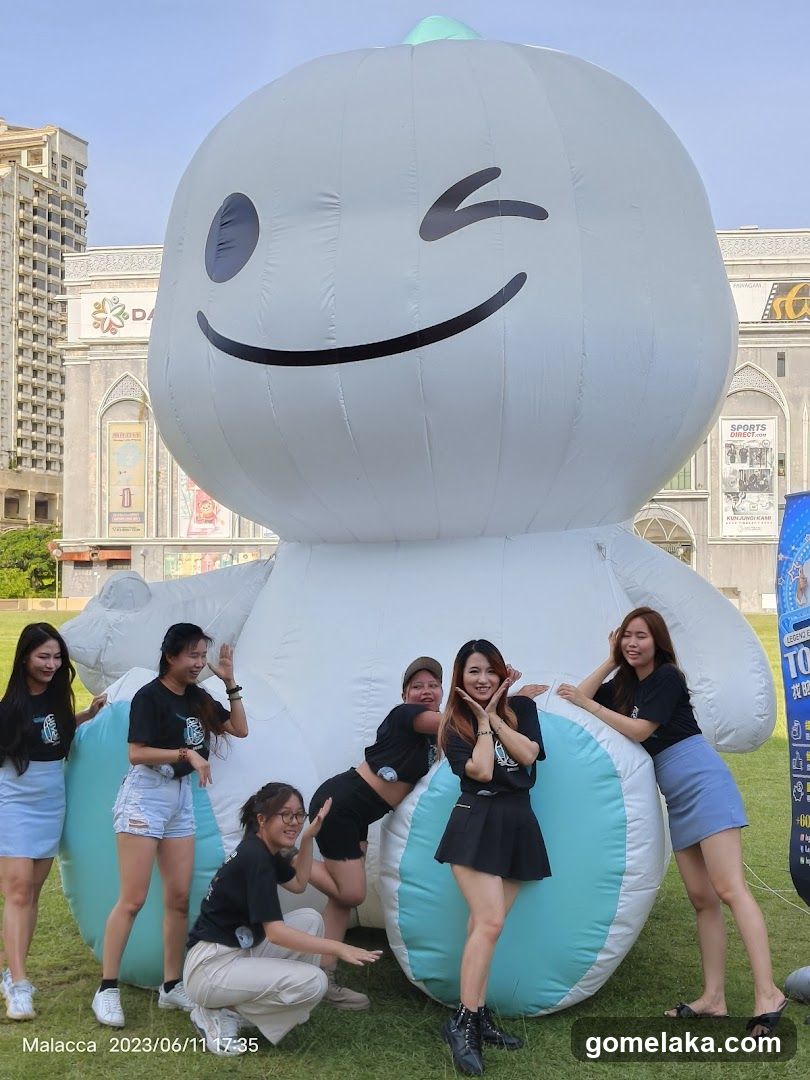 Group photo with inflatable mascot