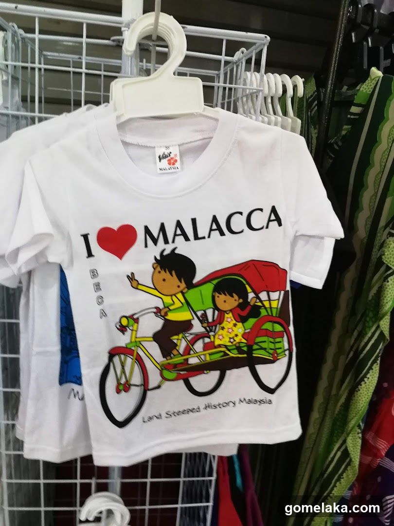 T-shirt merchandise display