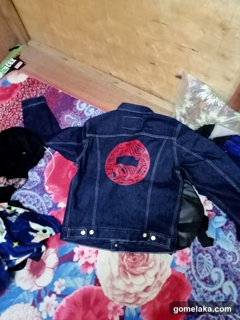 Levi's