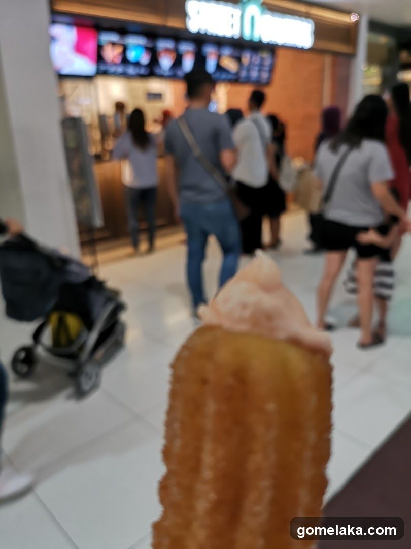 Food and People in Mall