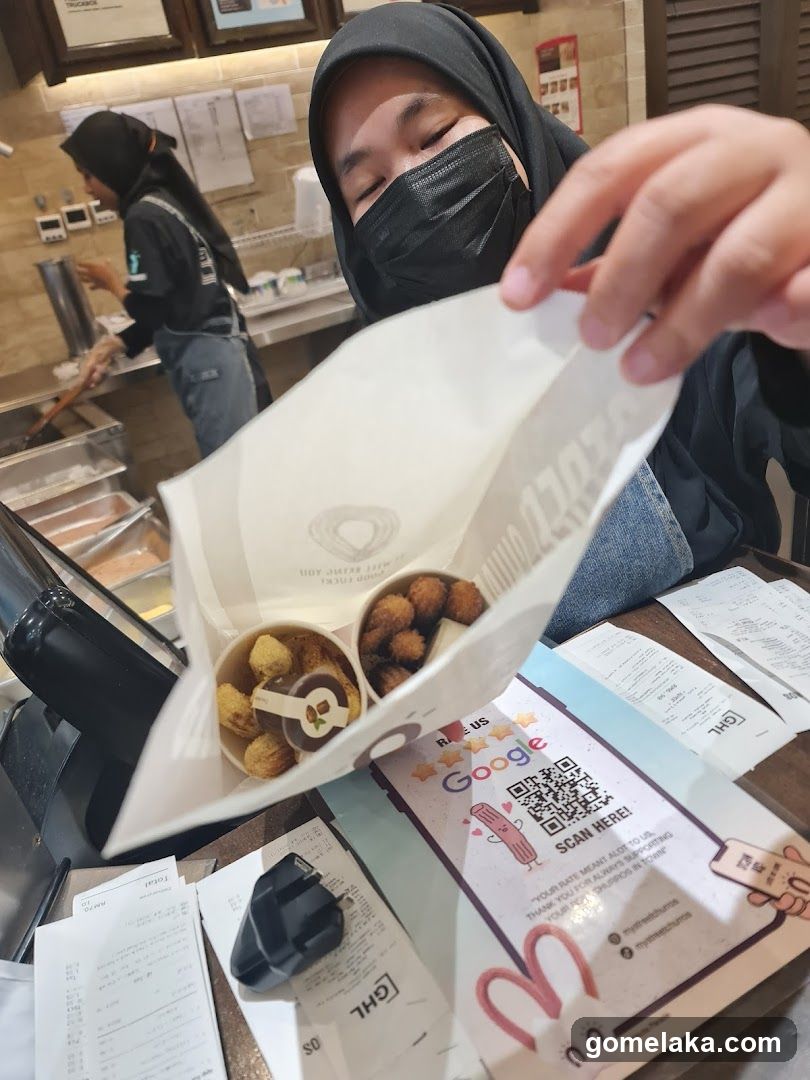 Customer with food order