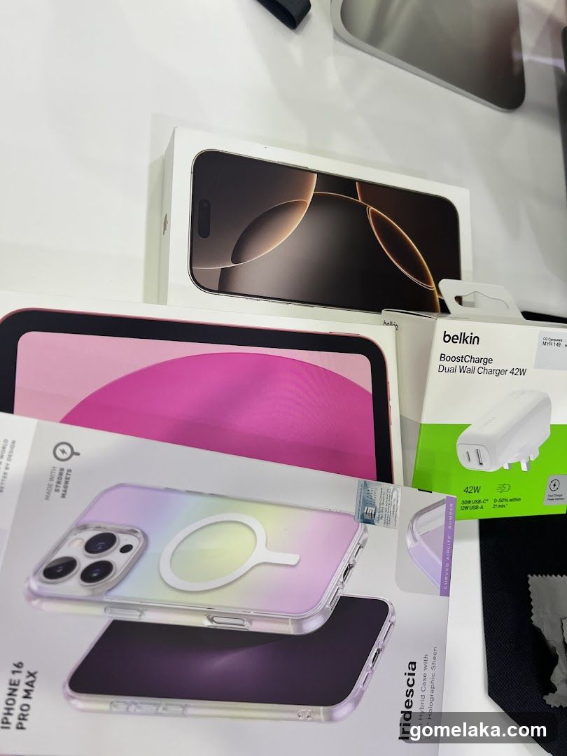 Electronics and Accessories Display