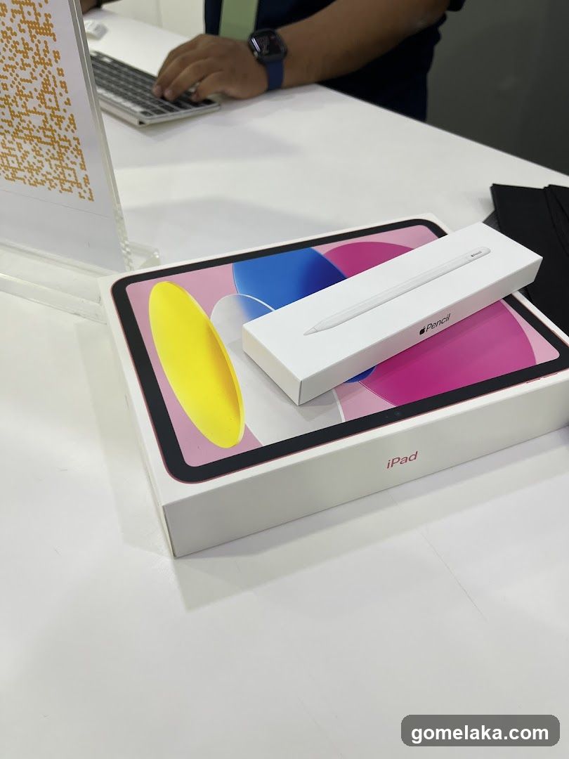 iPad and Apple Pencil Display