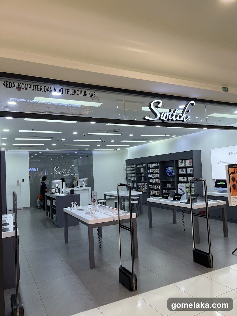 Switch Electronics Store Interior