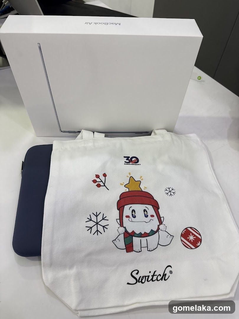 MacBook Air Packaging and Merchandise