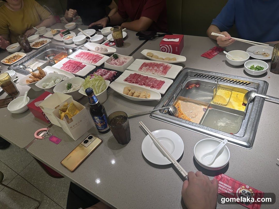 Hot Pot Dining Scene