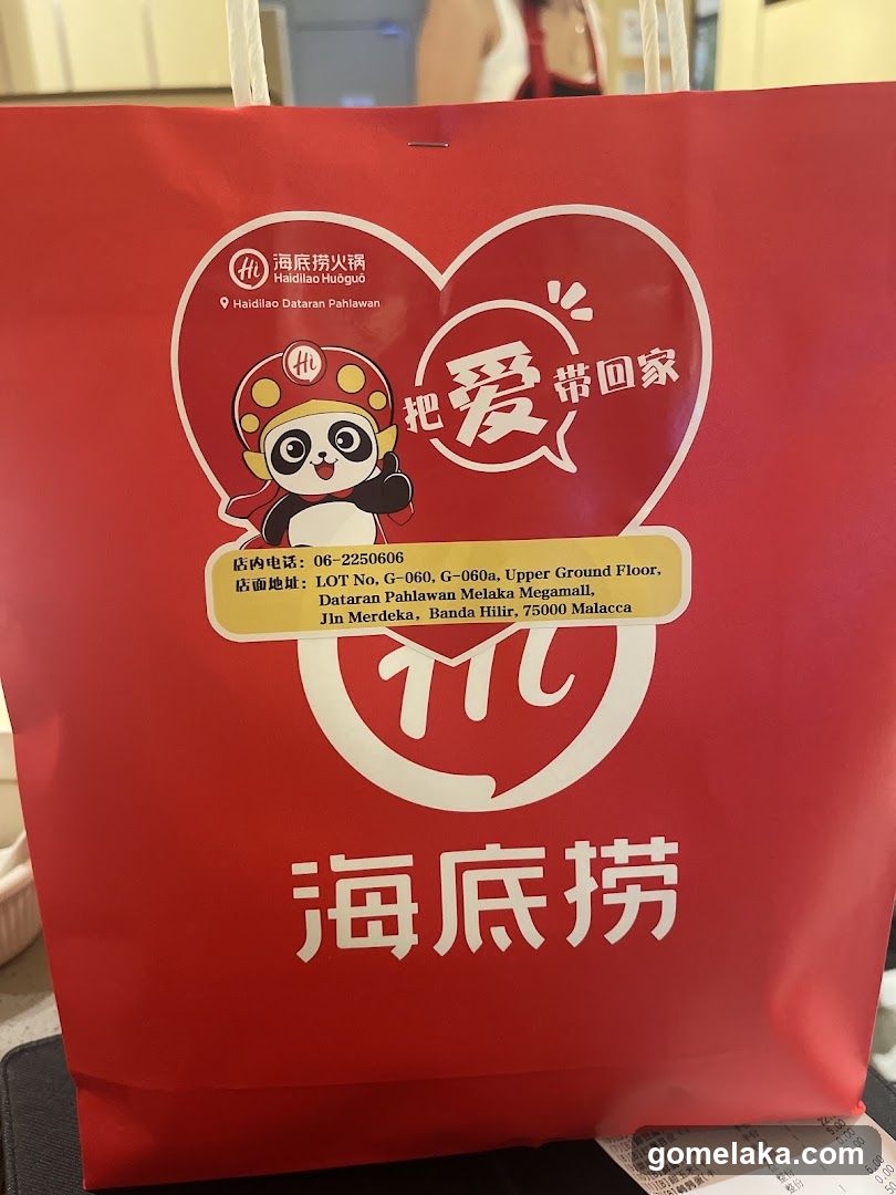 Red shopping bag from Haidiao Dataran Pahlawan