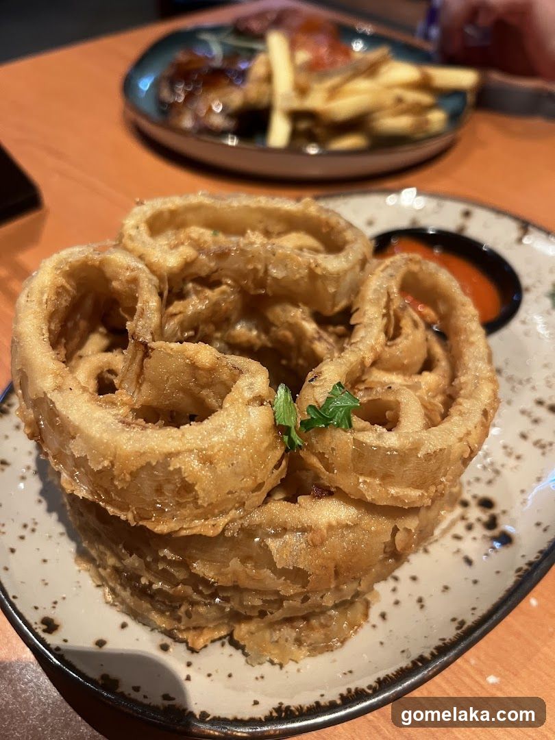 Onion Rings with Dipping Sauce