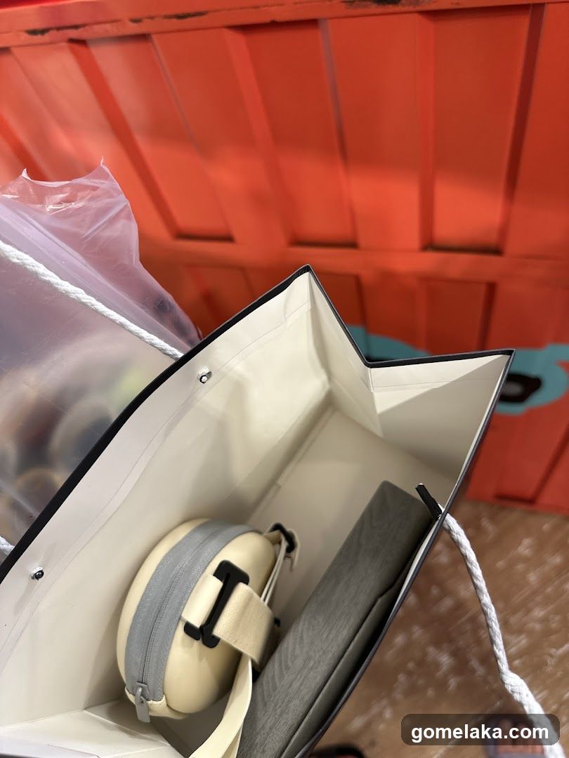 Shopping Bag Interior
