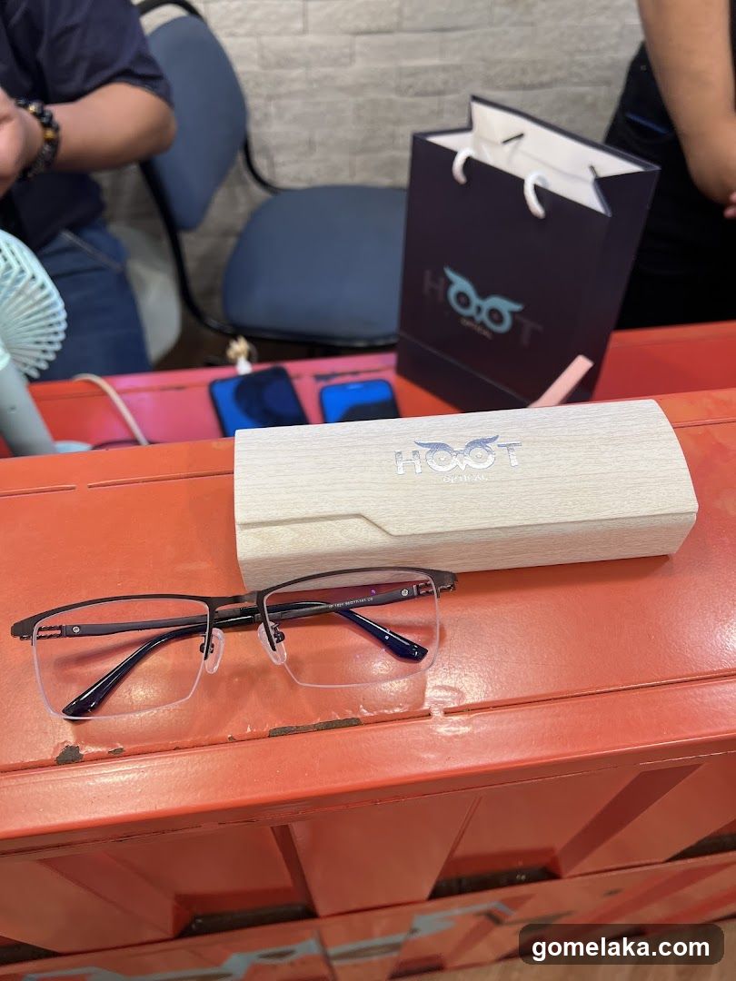 Hoot Eyewear Display