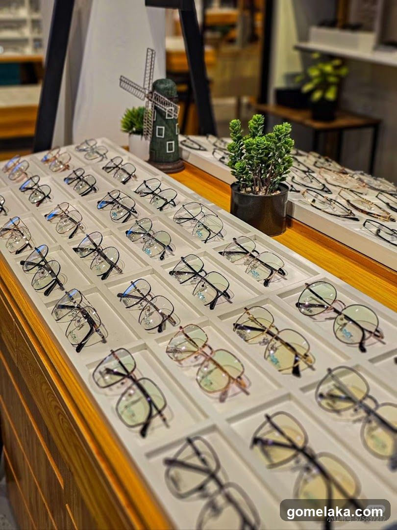 Eyewear Display