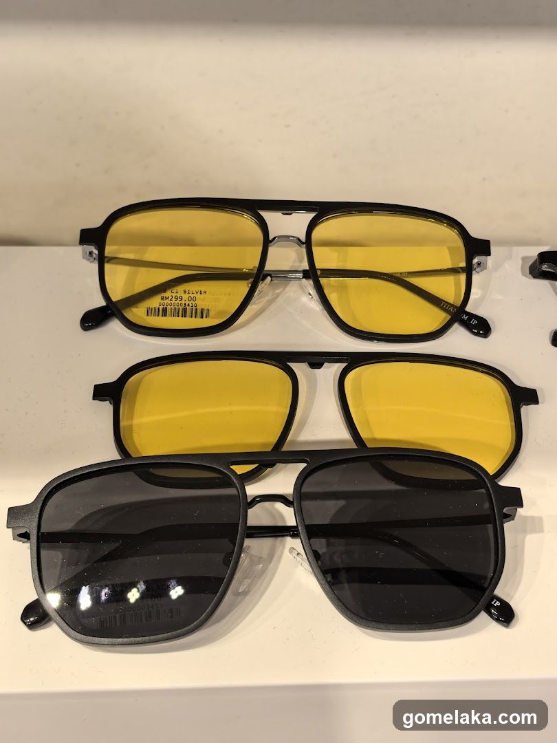 Eyewear Display