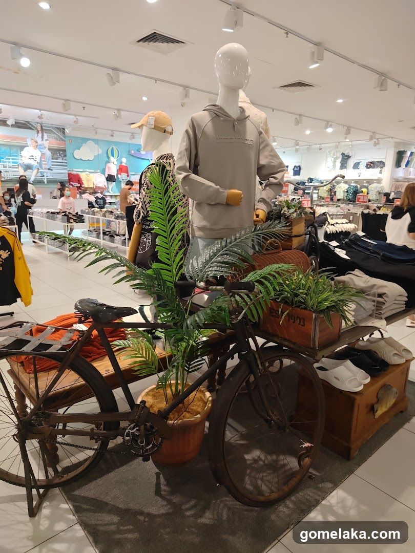 Retail Store Interior Display