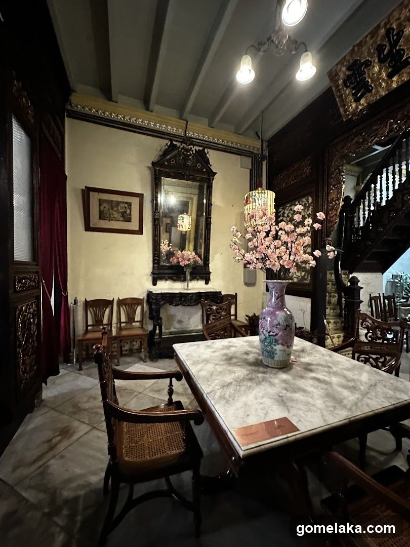 Interior of a traditional-style room
