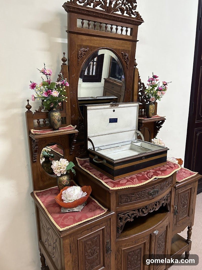 Antique Wooden Vanity Set