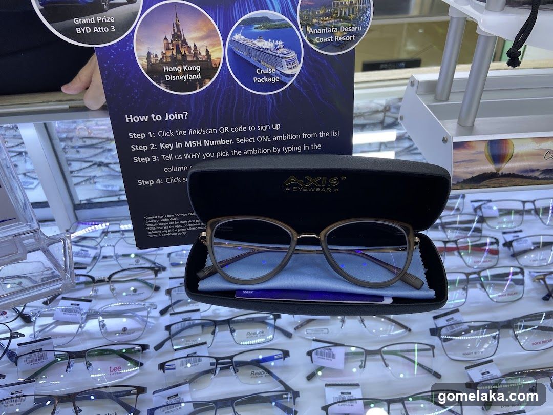Eyewear Display