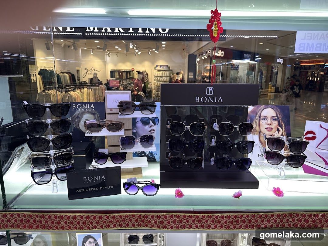 Bonía Sunglasses Display