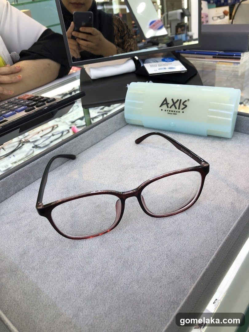 Eyewear Display in Store
