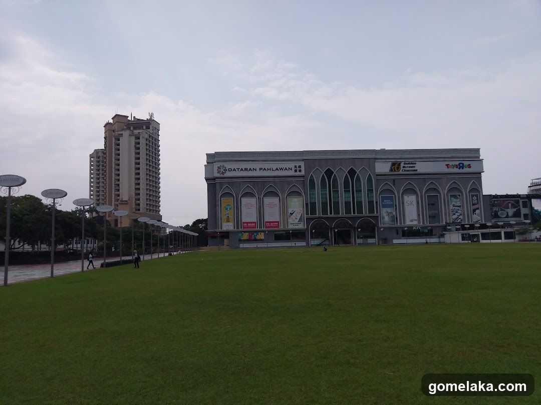 Dataran Pahlawan Building Exterior
