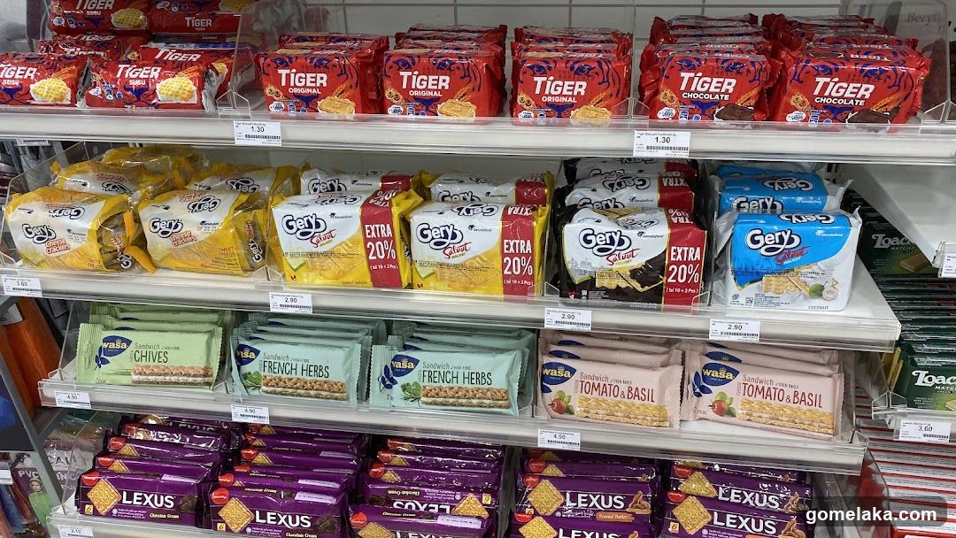 Snack shelf display