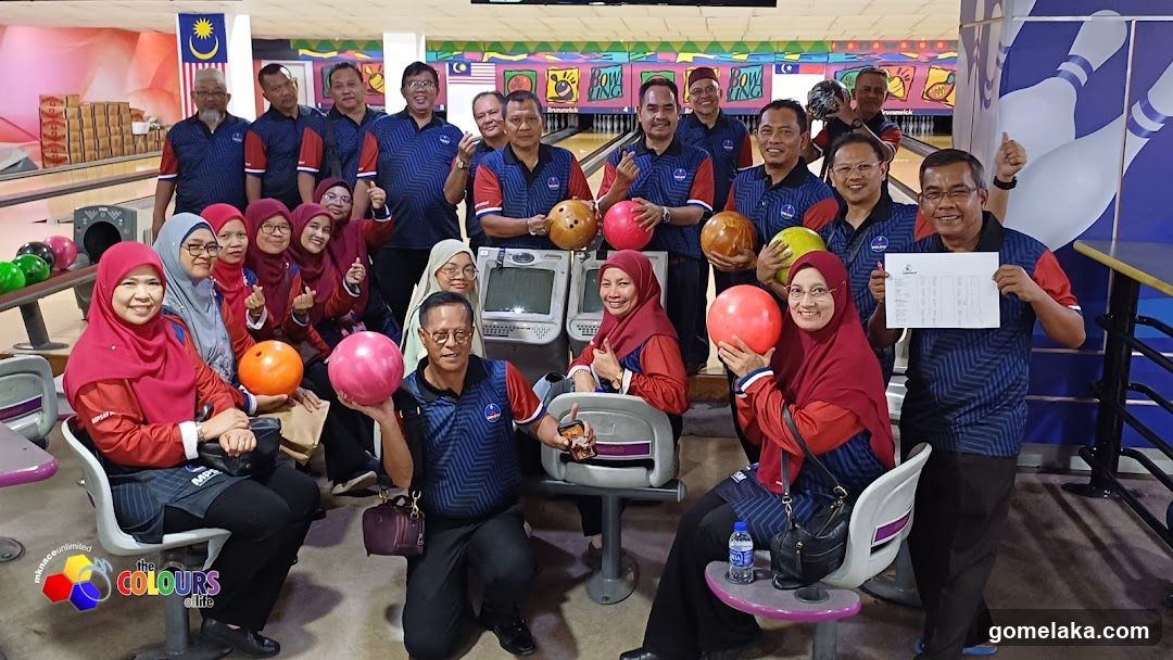 Group photo at bowling alley