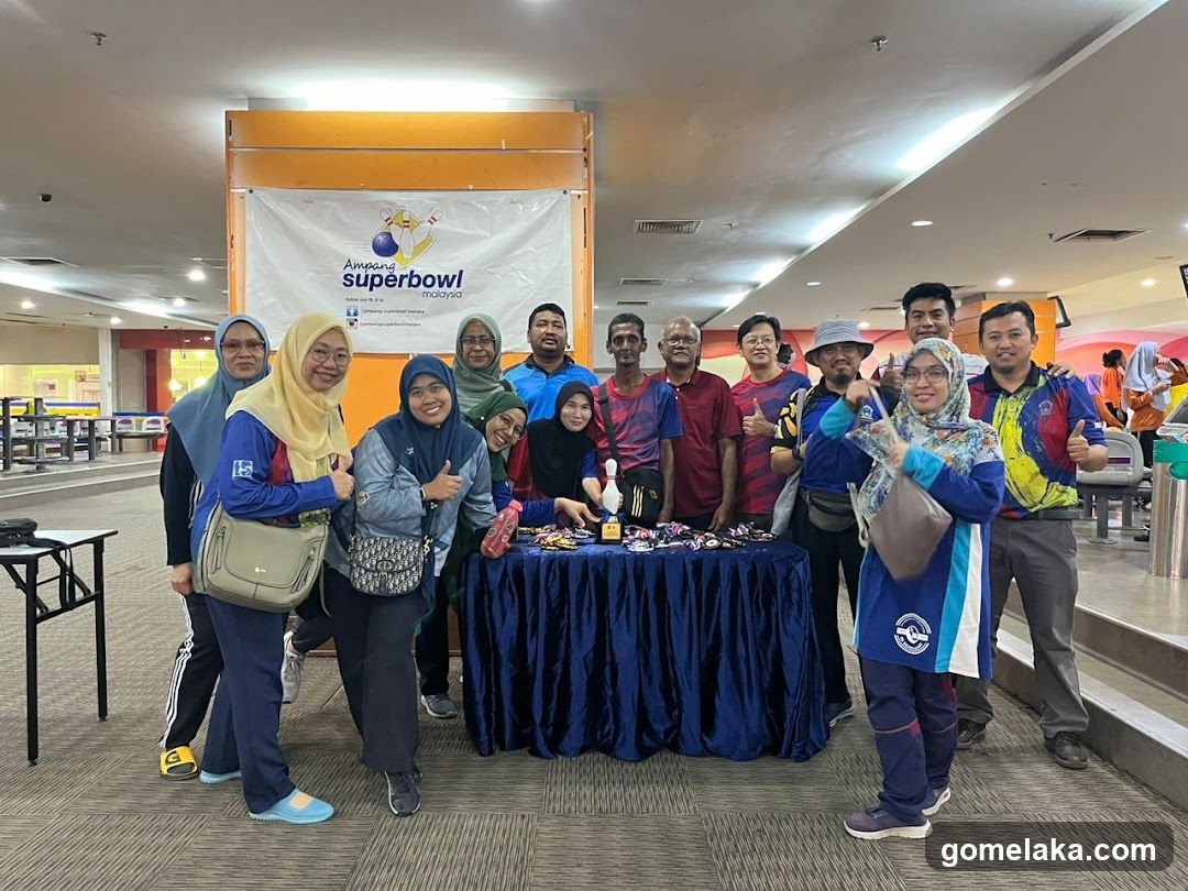 Group photo at bowling venue