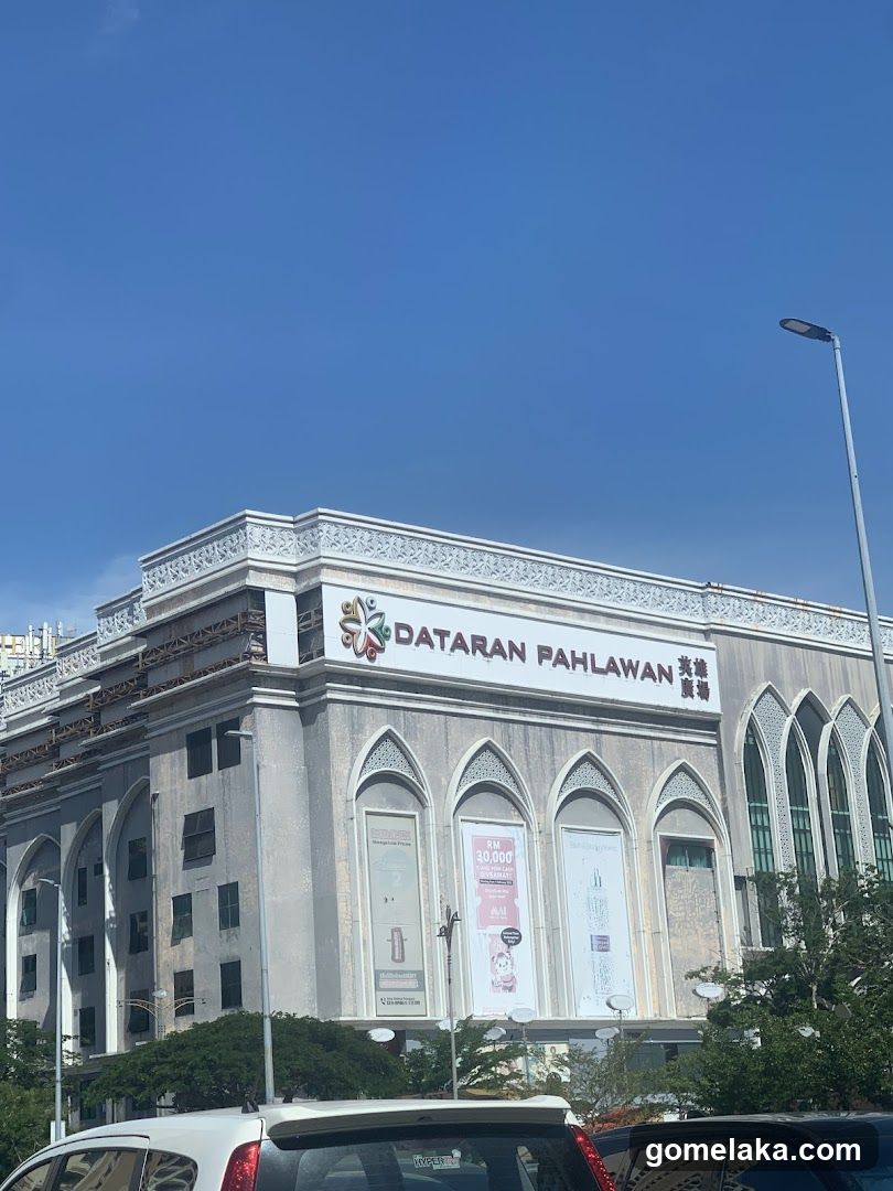 Dataran Pahlawan - Main Entrance New (GEPIJO)