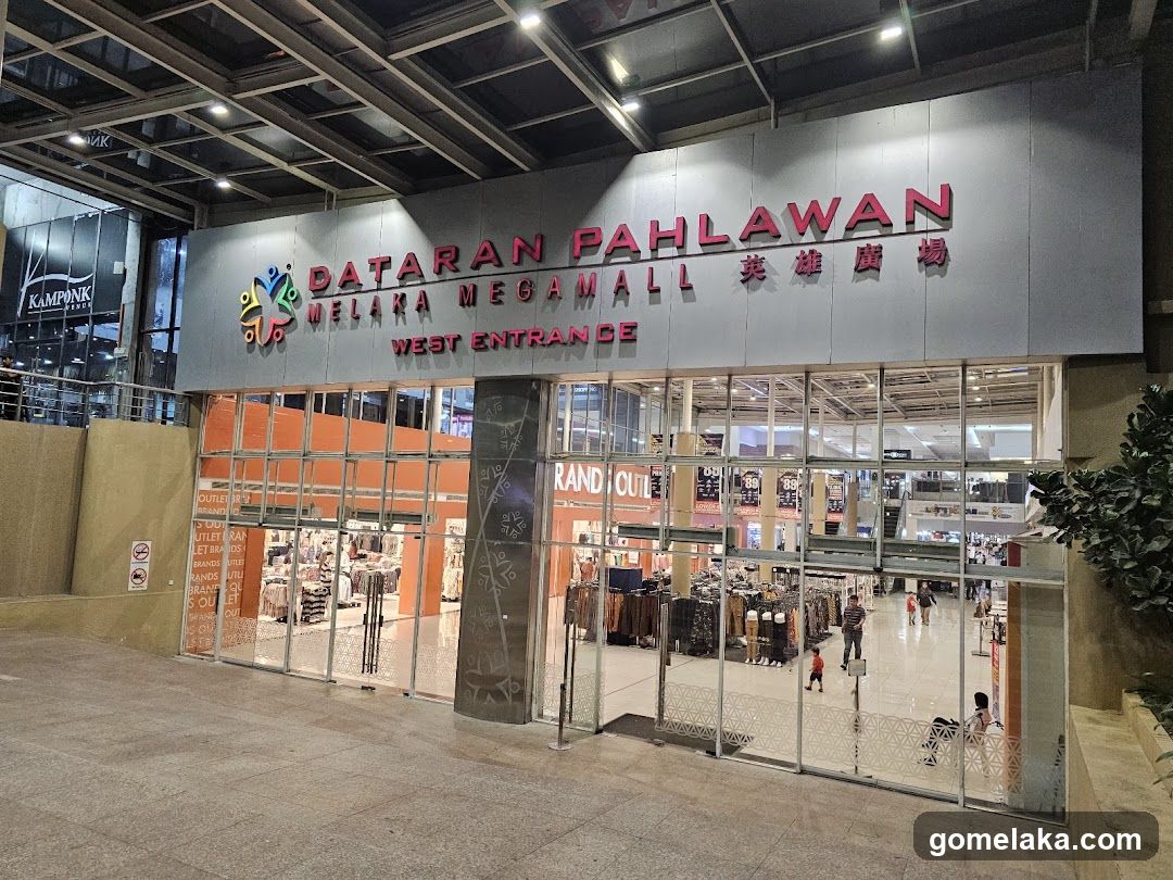 Dataran Pahlawan - Main Entrance New (GEPIJO)