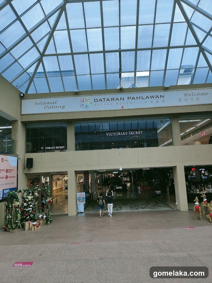 Dataran Pahlawan Shopping Mall Entrance