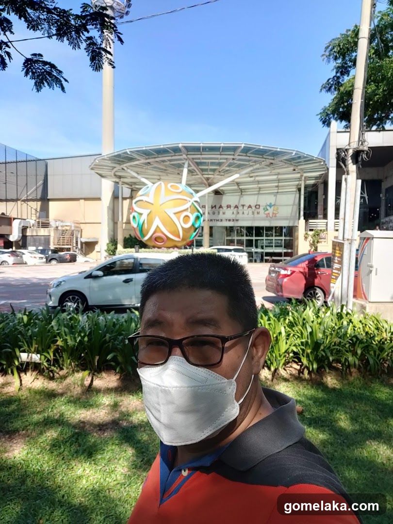 Outdoor selfie at a commercial area