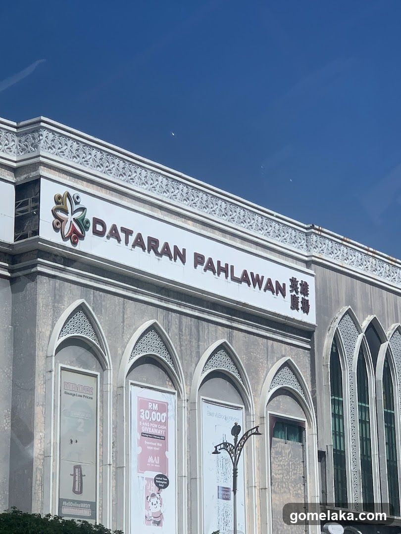 Dataran Pahlawan - Main Entrance New (GEPIJO)