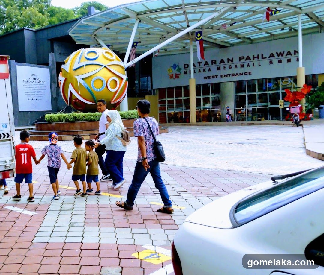 Dataran Pahlawan - Main Entrance New (GEPIJO)