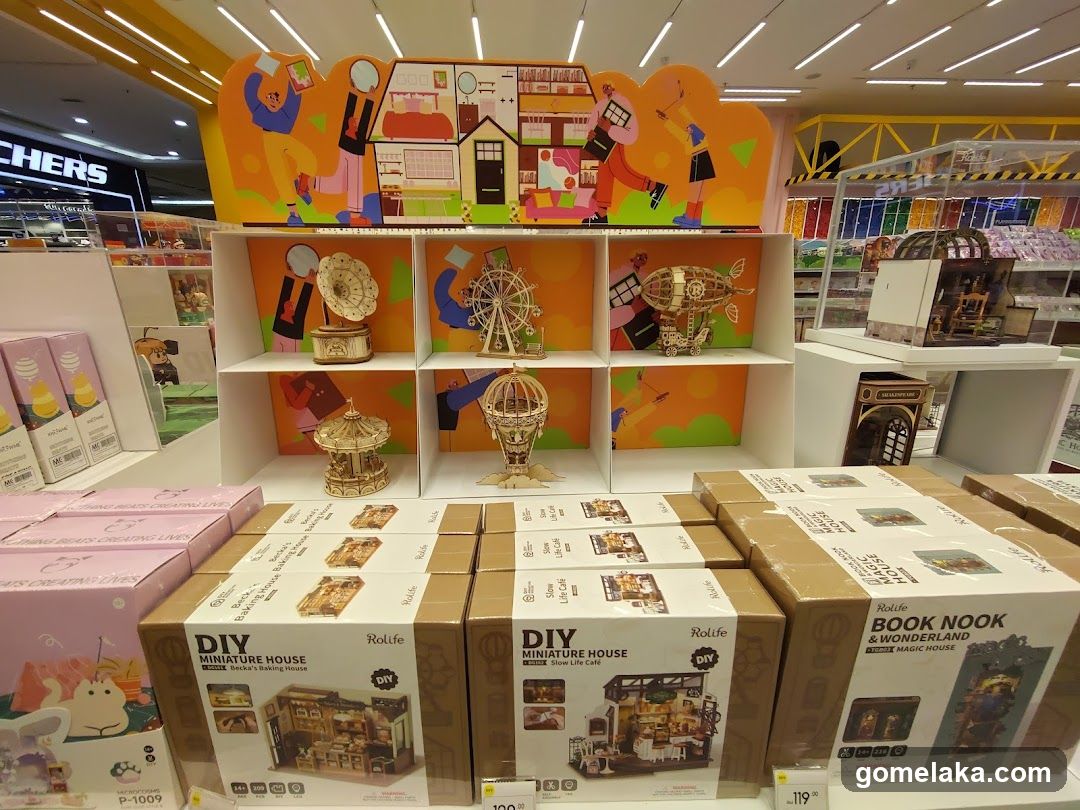Retail Display in Shopping Mall