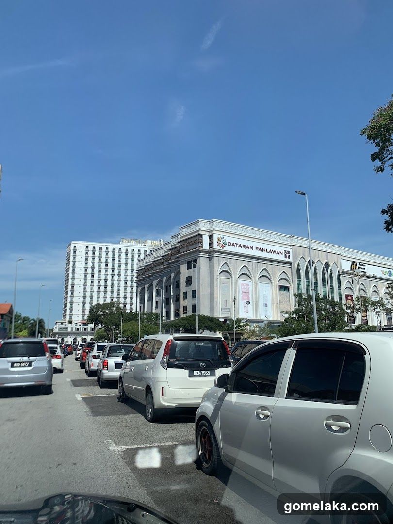 Dataran Pahlawan Building Exterior