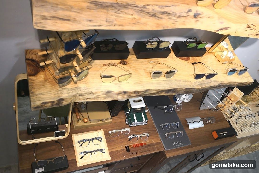 Eyewear Display