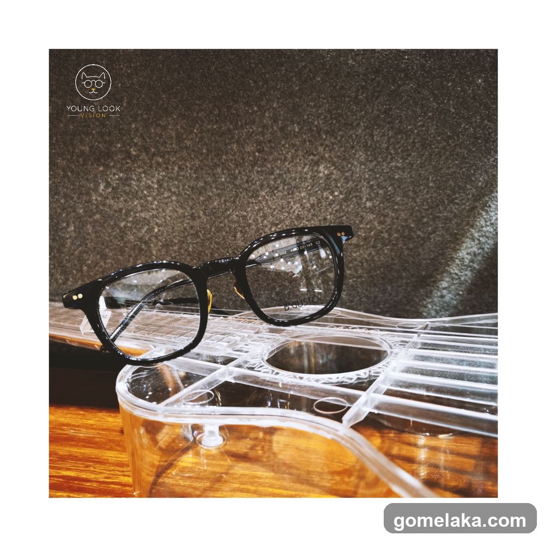 Eyewear Display