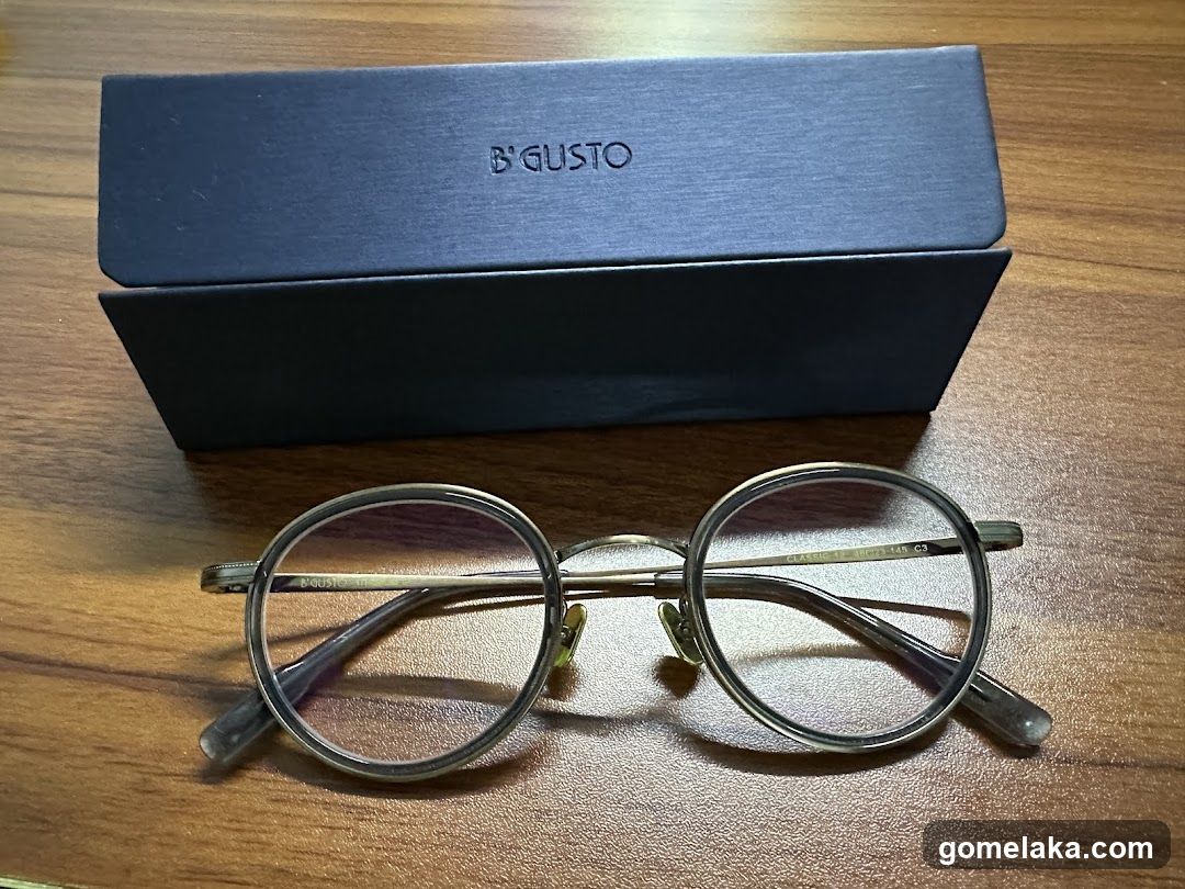 B'GUSTO Glasses and Case