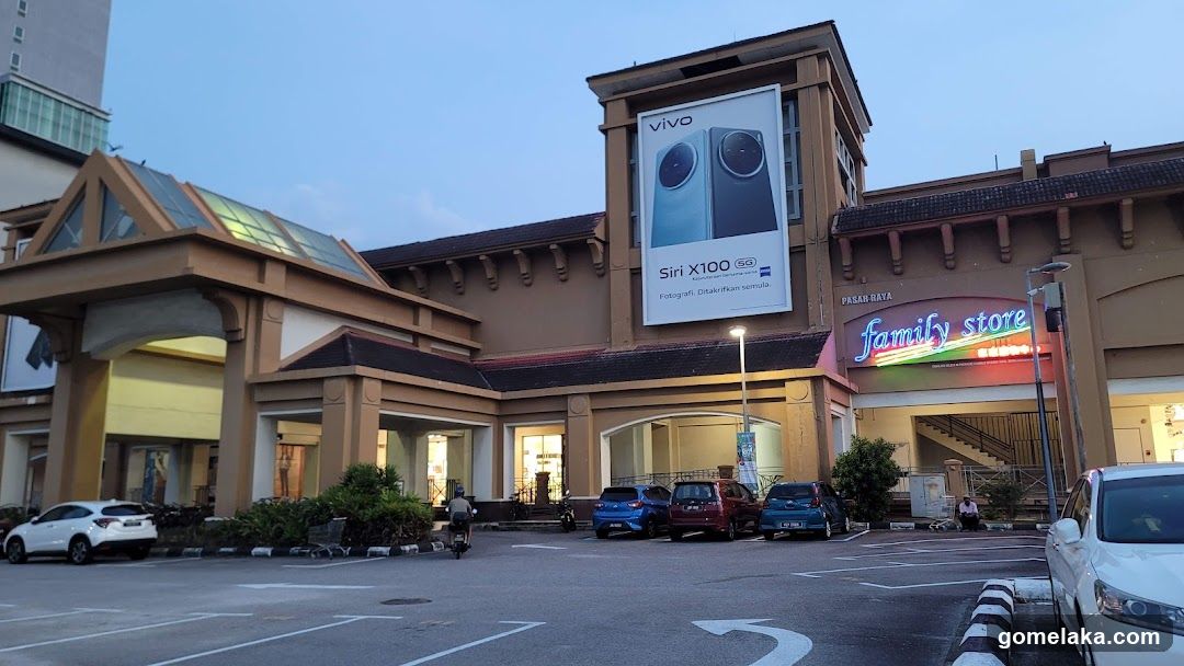 Shopping Center Exterior