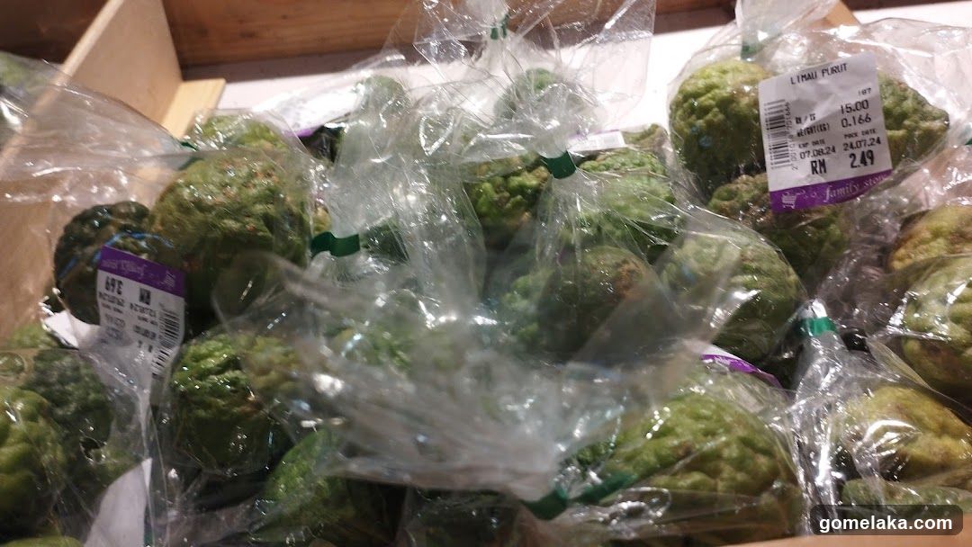 Lemongrass Fruits in Plastic Bags