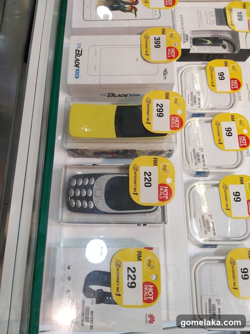 Electronics Display Shelf