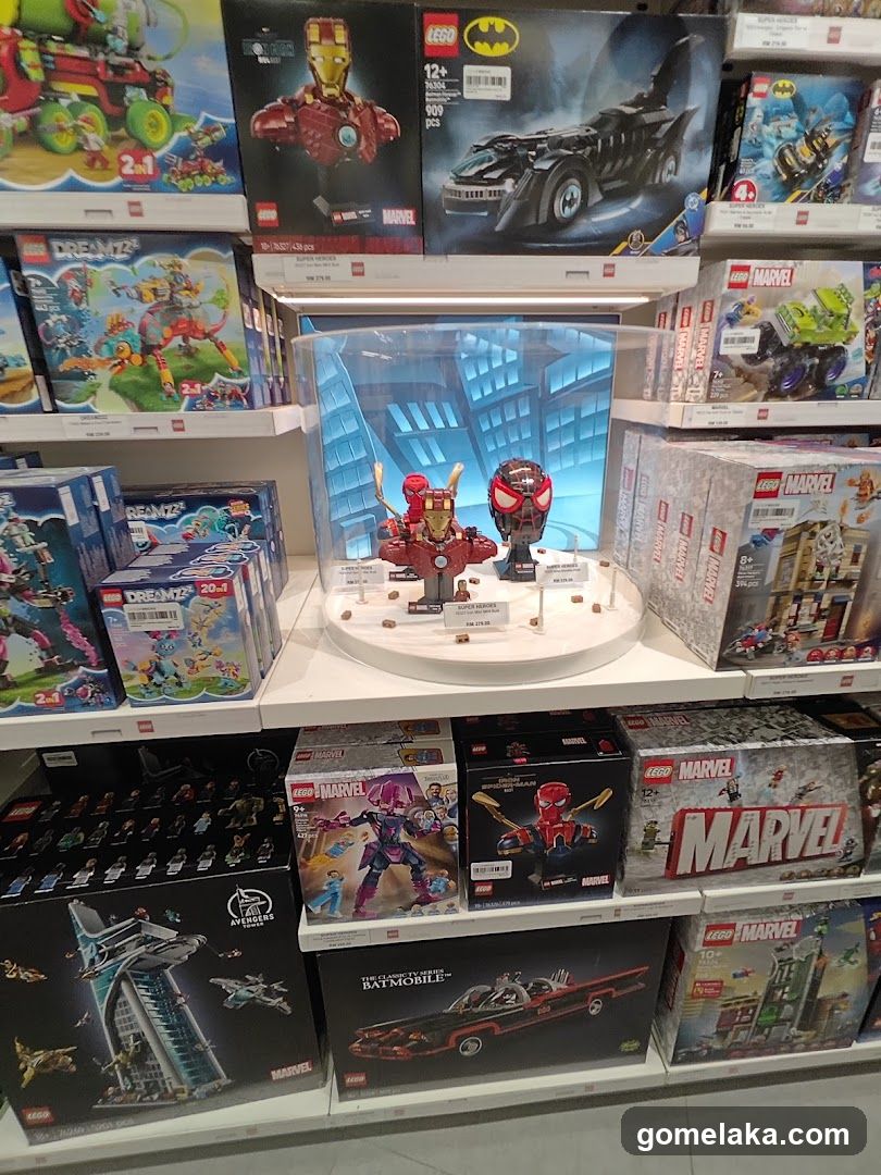 Lego Marvel Display