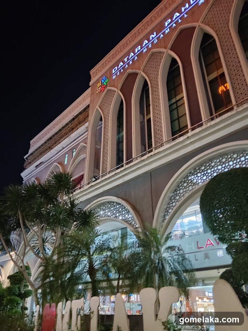Dataran Pahlawan Melaka Megamall exterior at night