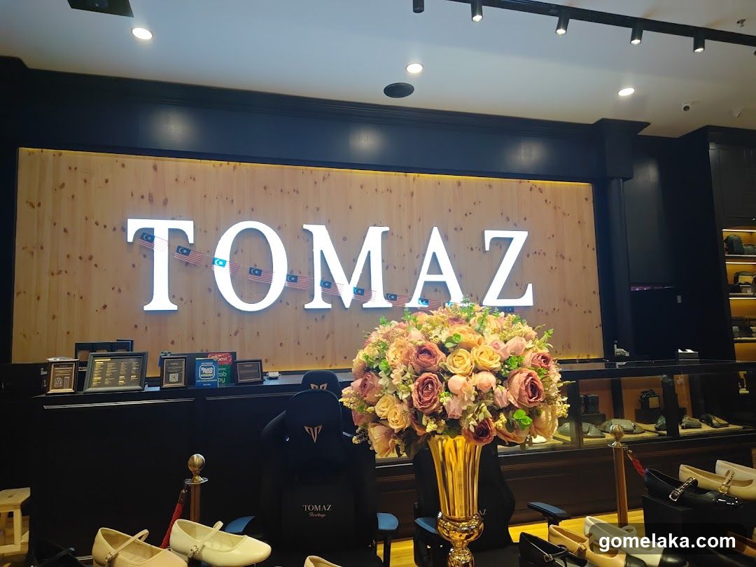 TOMAZ Store Interior