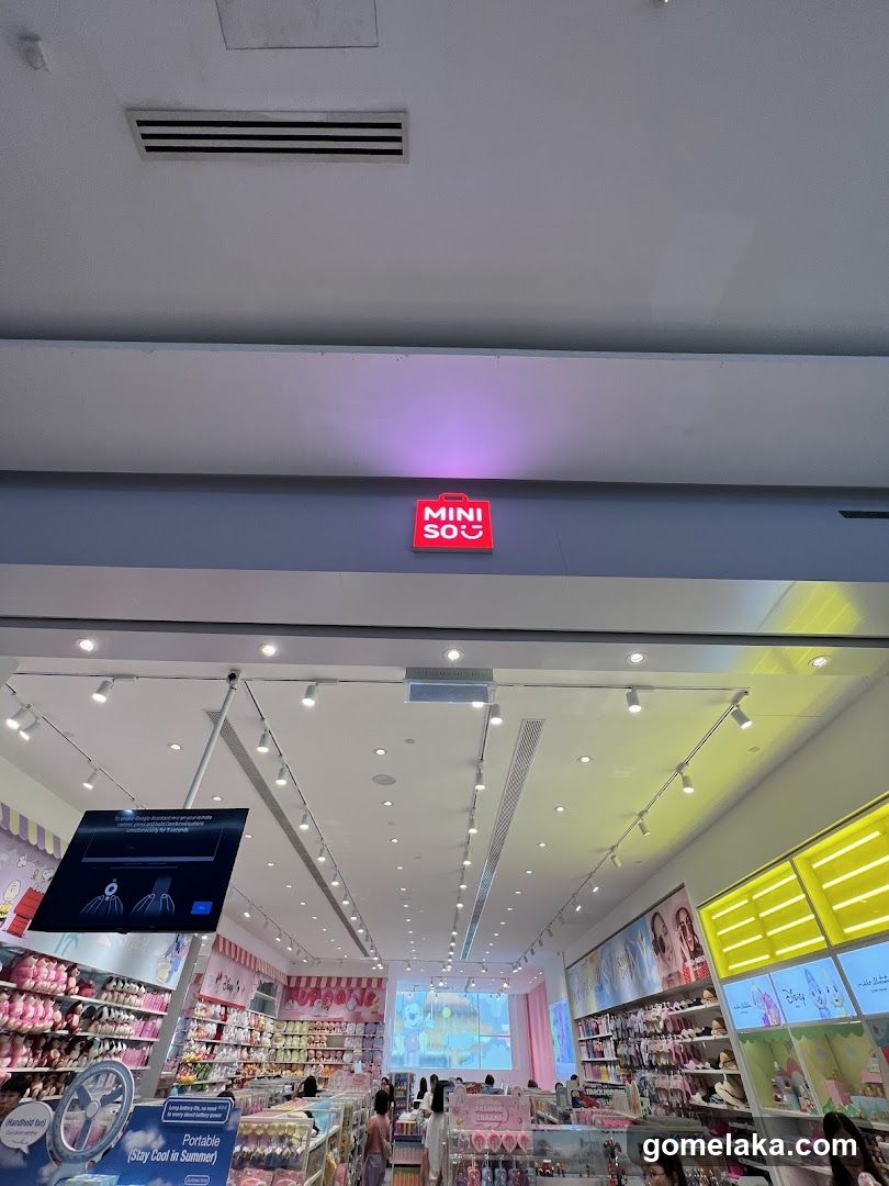 MINI SO~ Store Interior